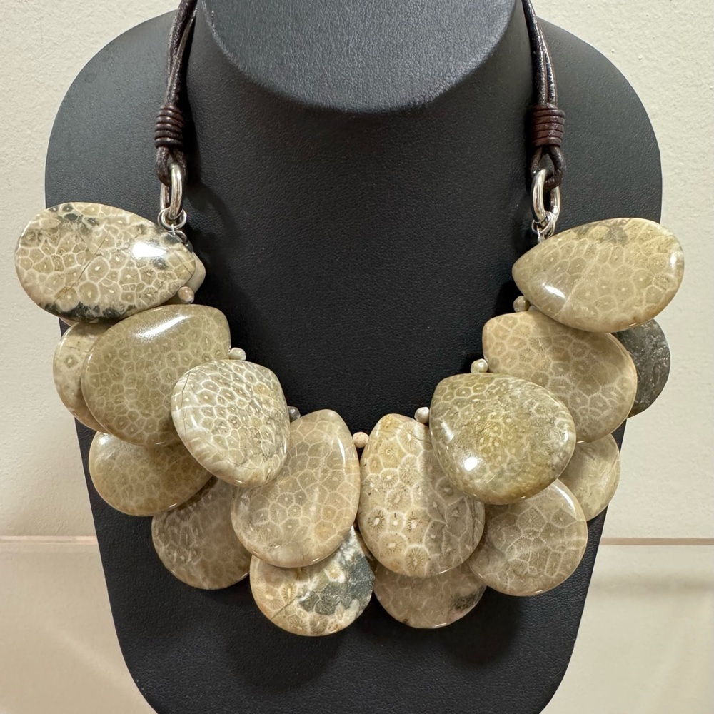 BRUNELLO CUCINELLI Women’s Statement Necklace Fossil Coral Stone Beige NWT & Bag